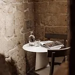 19 Hotel