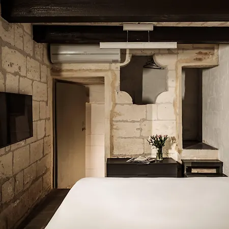 Hotel 19