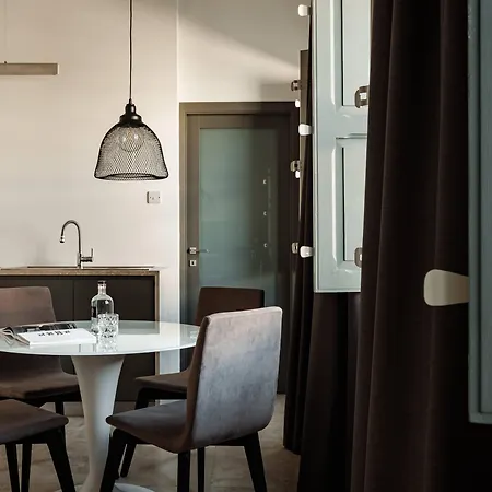 19 Hotel 4*