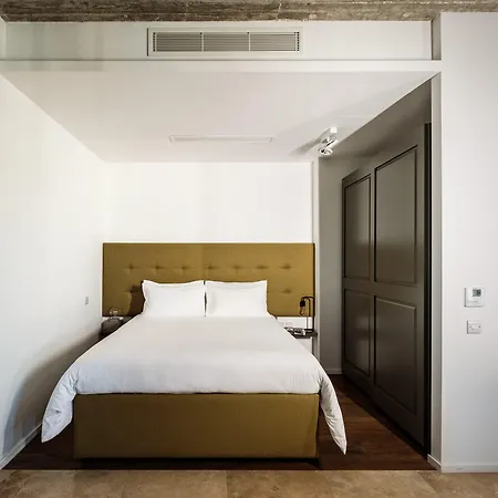 Hotel 19