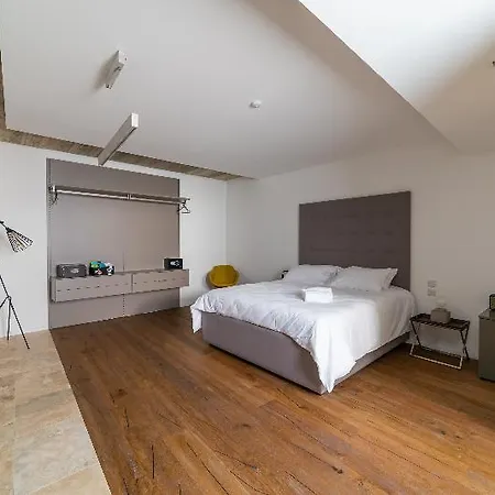 Hotel 19