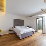 Hotel 19