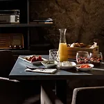 19 Hotel 4*