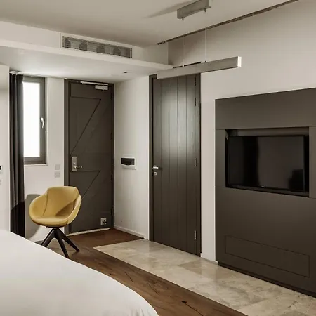 Hotel 19