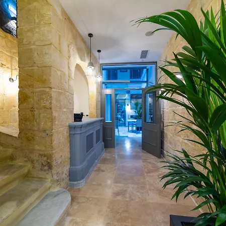 Hotel 19