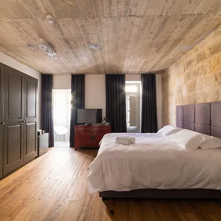 Hotel 19
