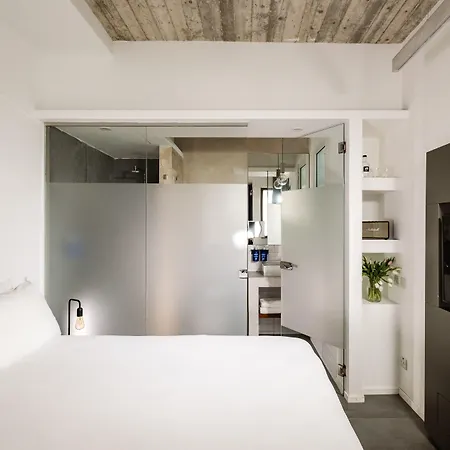 19 Hotel 4*